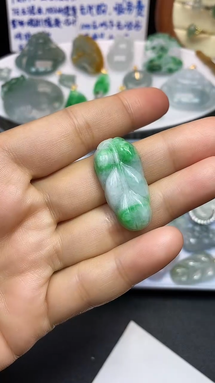 颈饰未镶嵌翡翠吊坠