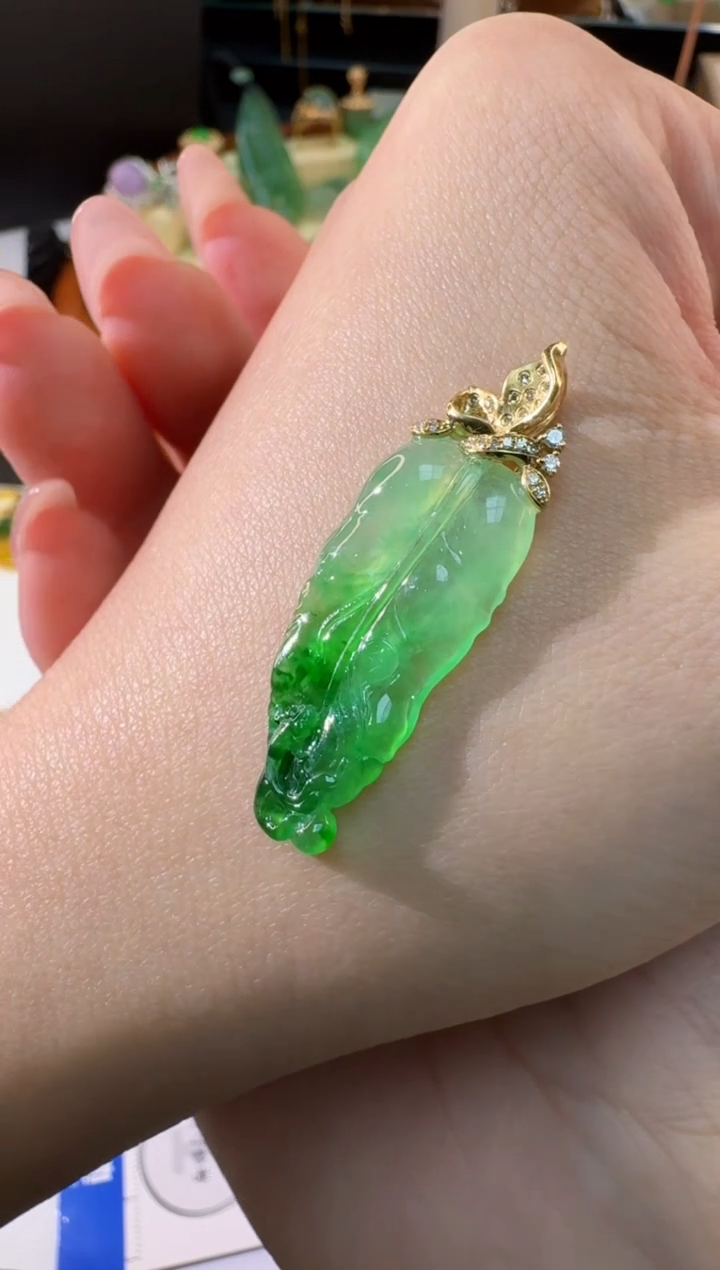 【闪购商品】翡翠颈饰18K金镶嵌缅甸翡翠A货吊坠