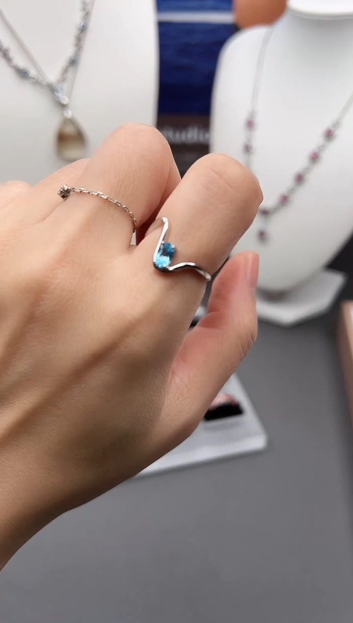 银S925镶嵌戒指托帕石1