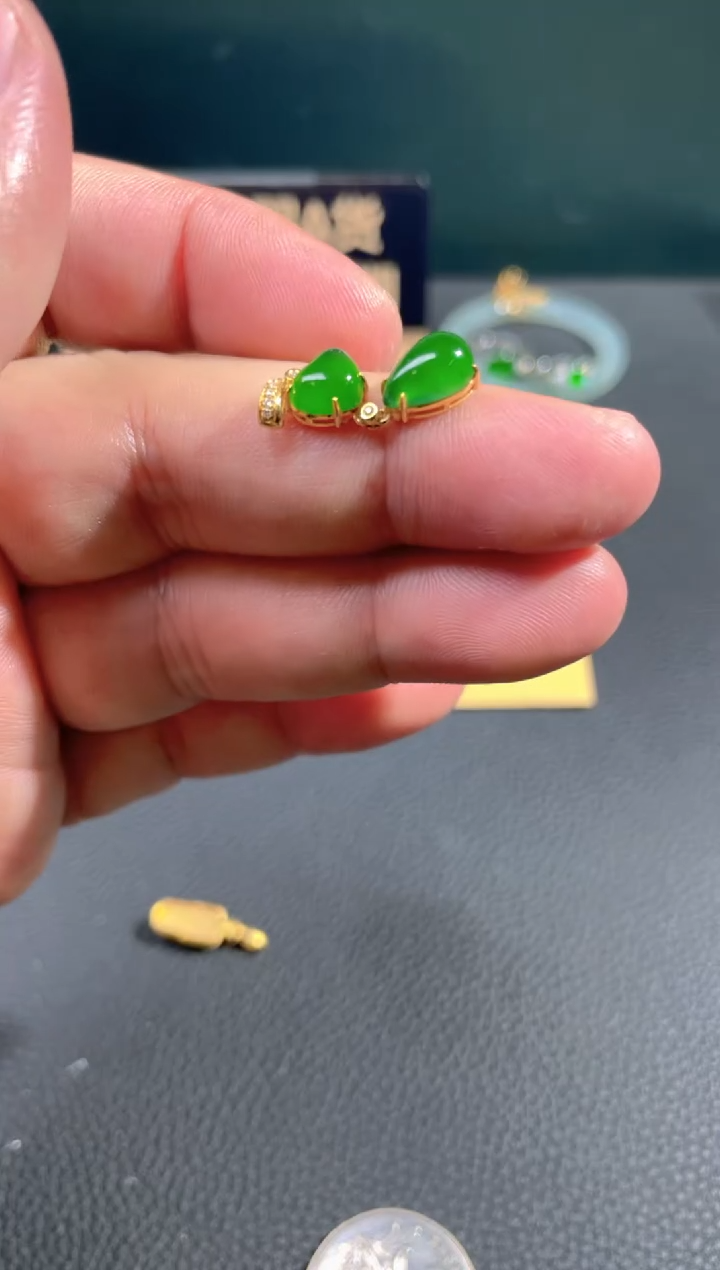 【闪购商品】翡翠颈饰18K金镶嵌翡翠