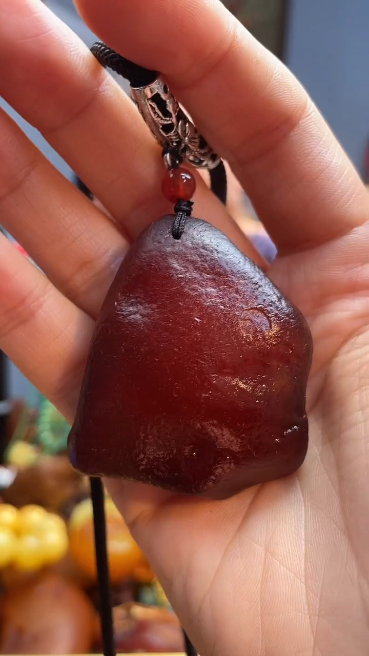 未镶嵌颈饰琥珀吊坠