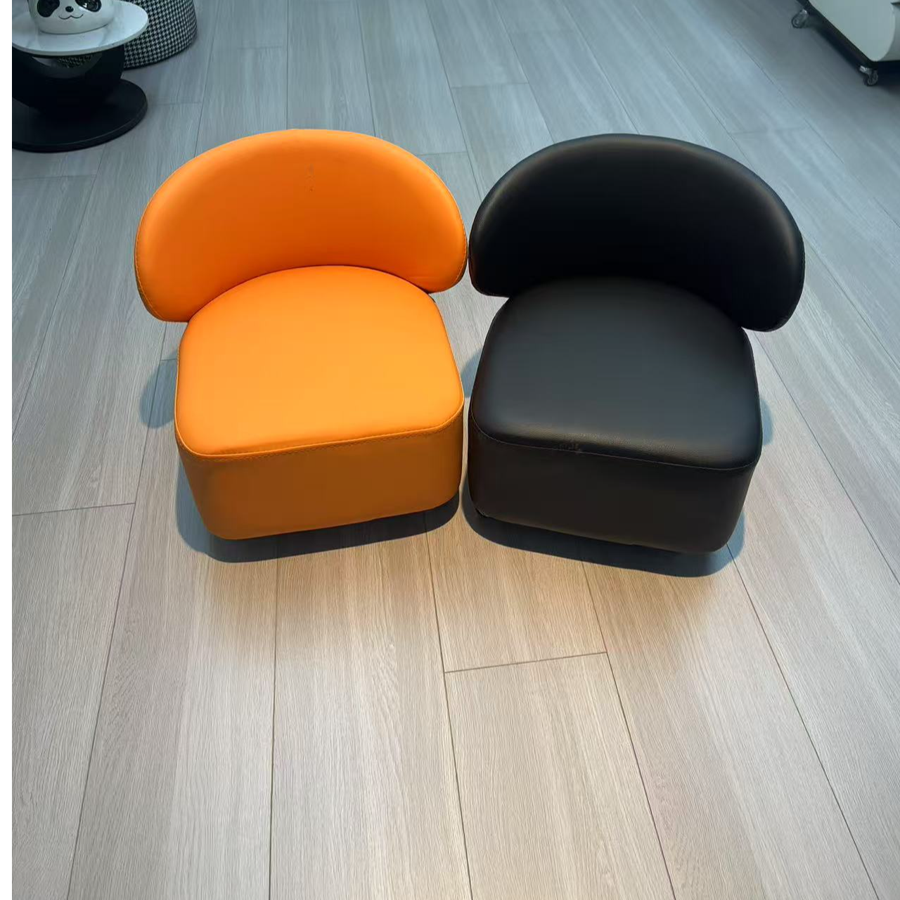 靠背溜溜蹬单人简约椅子设计极简可移动换鞋凳带轮子凳子