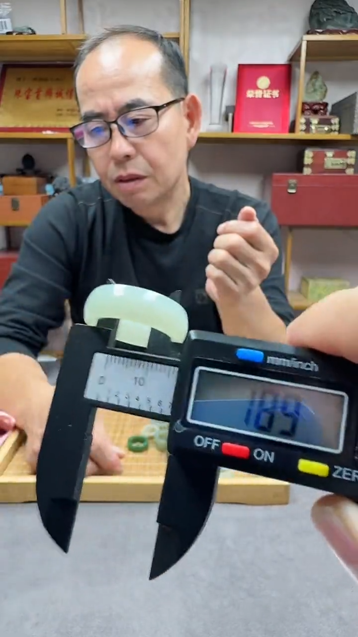 未镶嵌戒指和田玉18.9