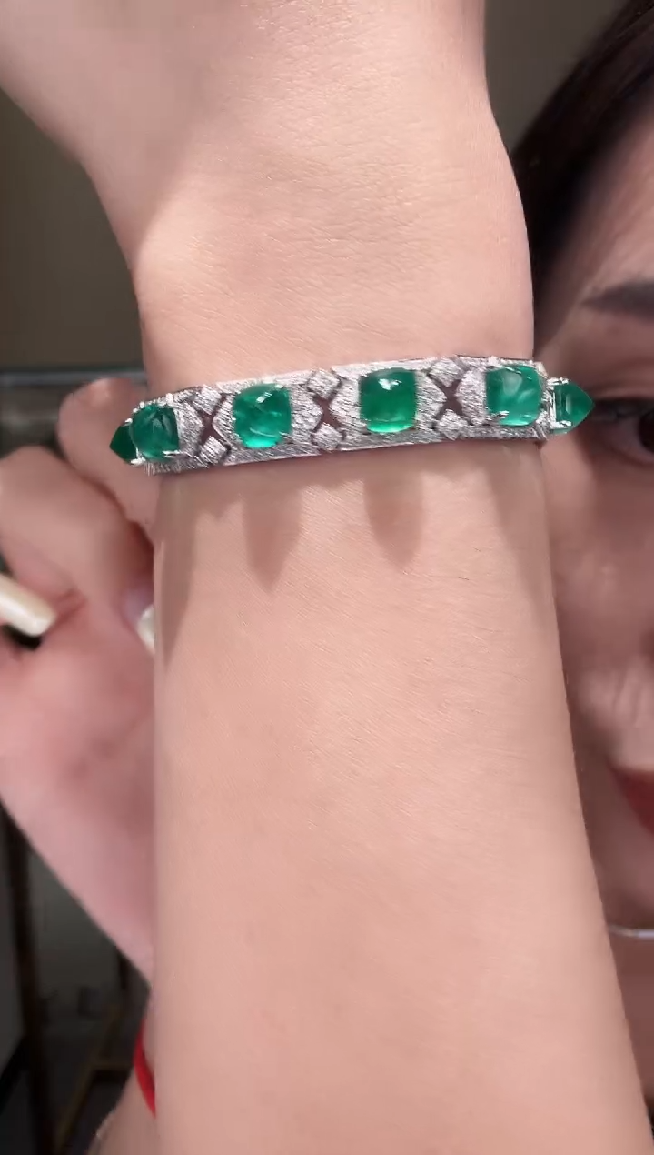 铂Pt950镶嵌手链祖母绿E14ct