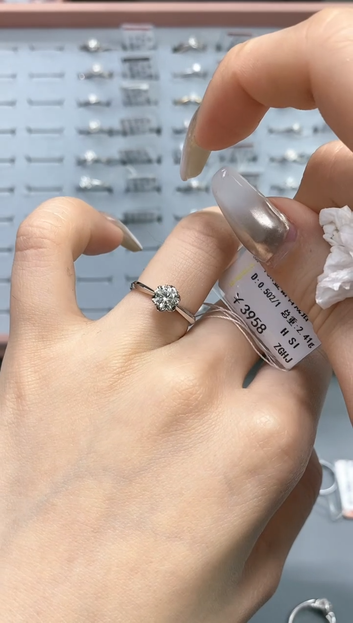 【闪购商品】钻石戒指/指环18K金镶嵌剪标不退换