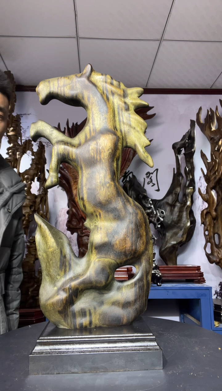 金丝楠木雕款胡*儿金丝楠木工艺品摆件