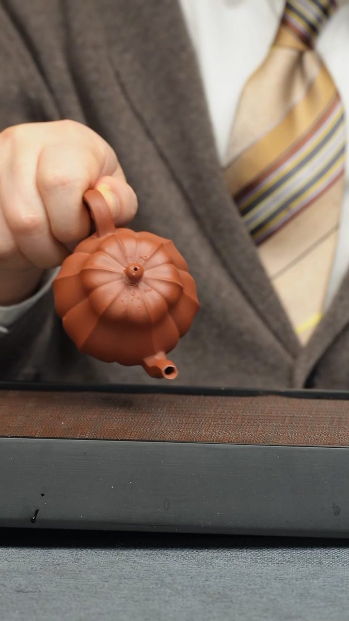 【闪购商品】紫砂茶壶明清 陈伯芳六瓣菱花-朱泥