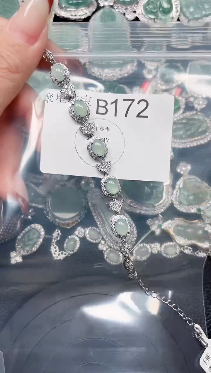 【闪购商品】翡翠颈饰未镶嵌赠皮绳172