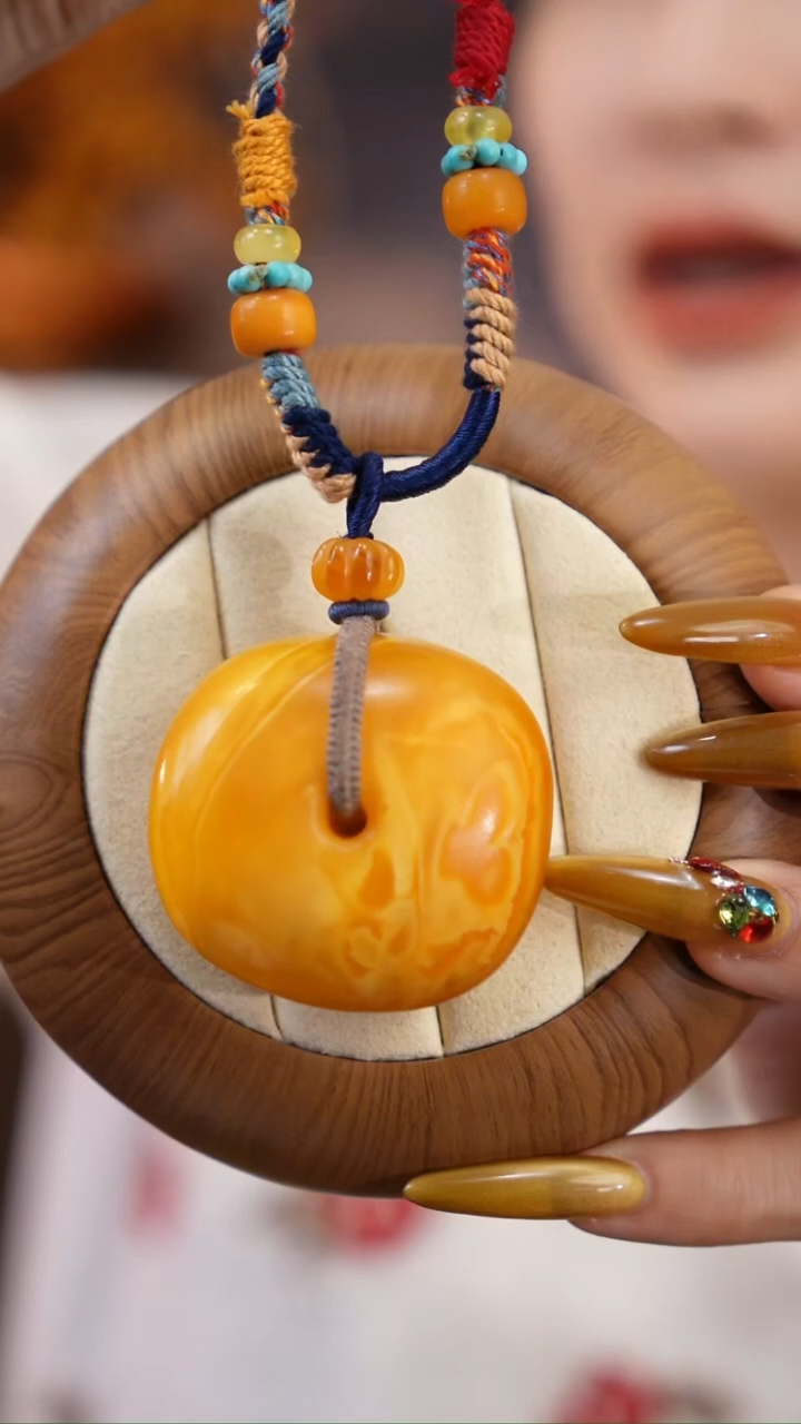 琥珀颈饰未镶嵌冰**?颈饰