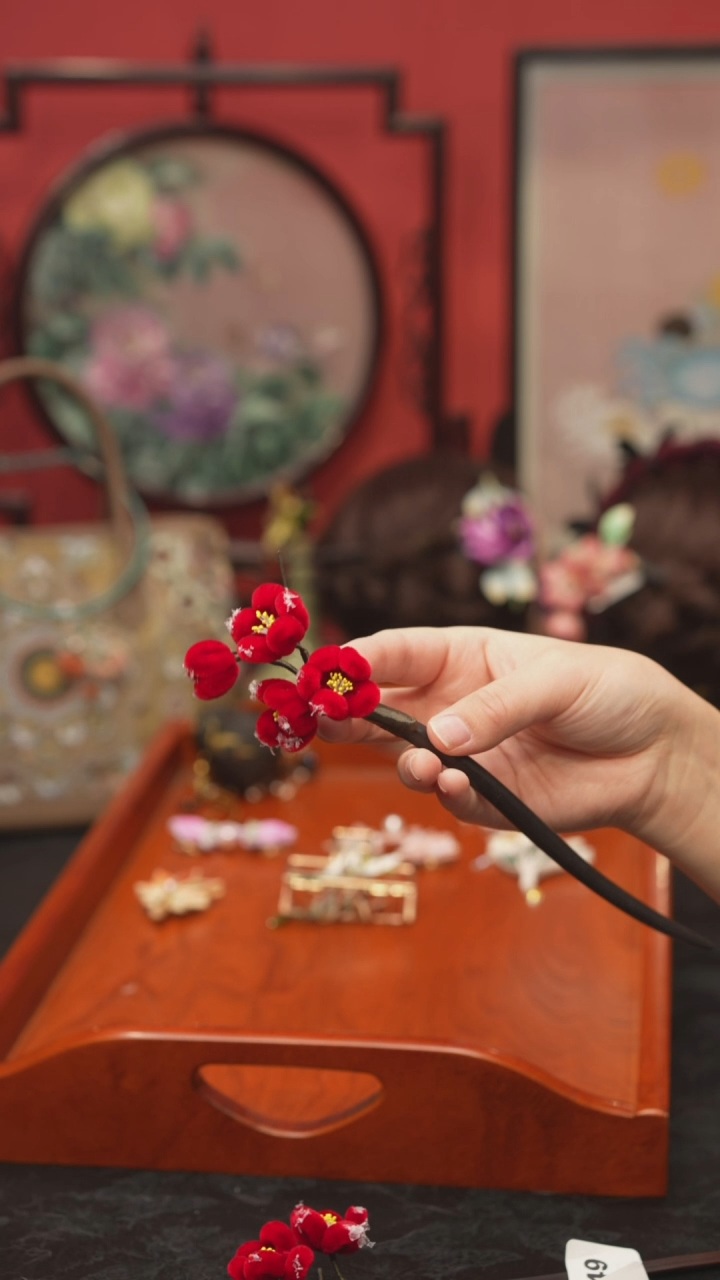 刺绣润****?非遗手工绒花饰品