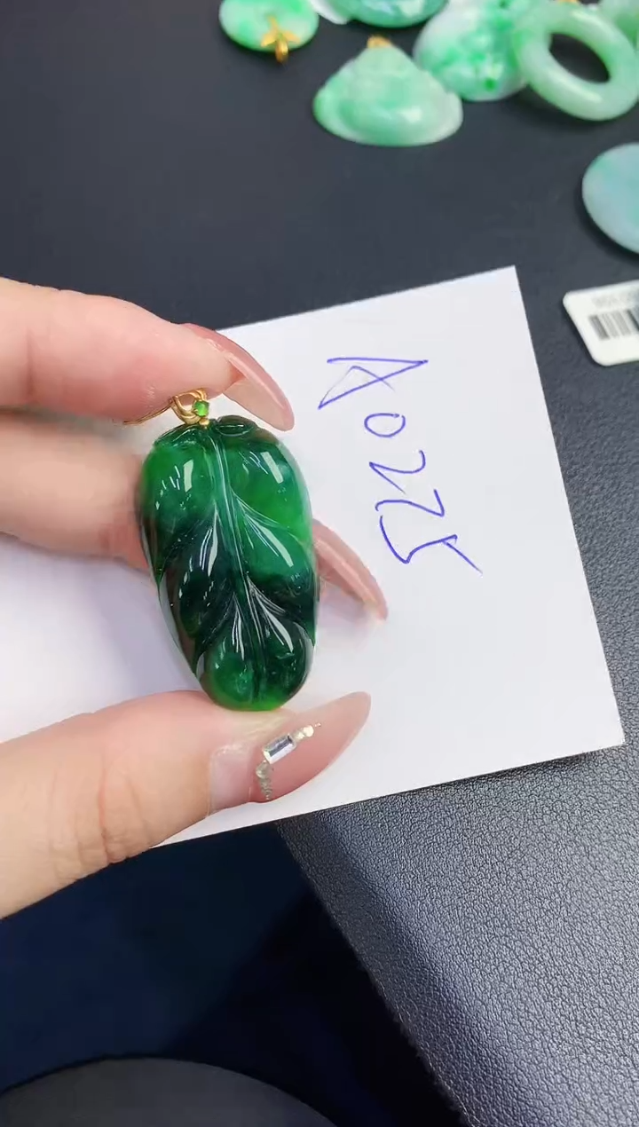 【闪购商品】翡翠颈饰18K金镶嵌0000000000