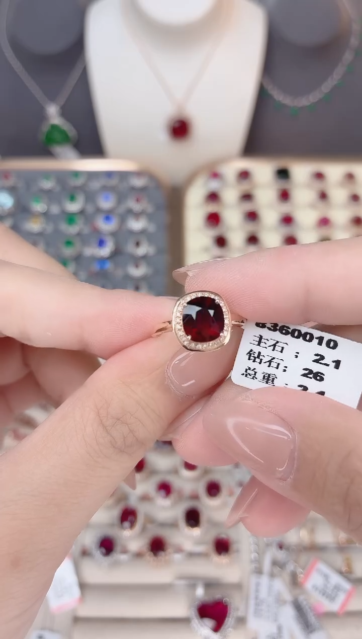 18K金镶嵌碧玺戒指碧玺2.1CT