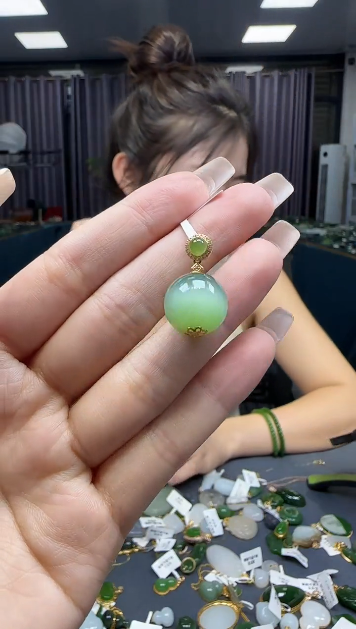 和田玉18K金镶嵌挂件1