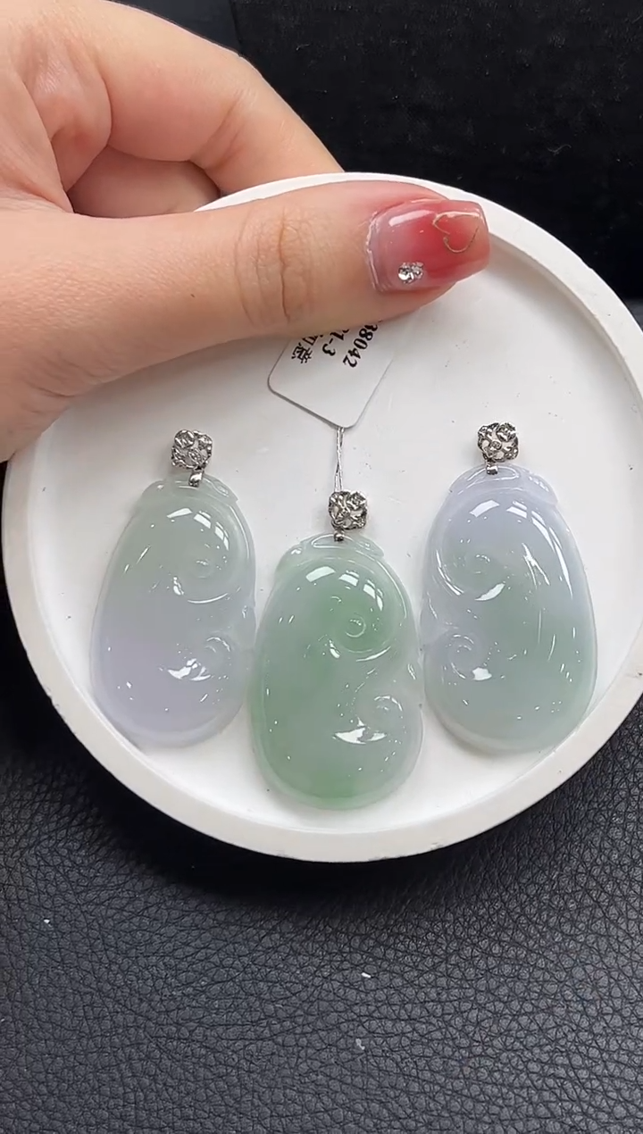 【闪购商品】翡翠颈饰18K金镶嵌如意多样性发1件