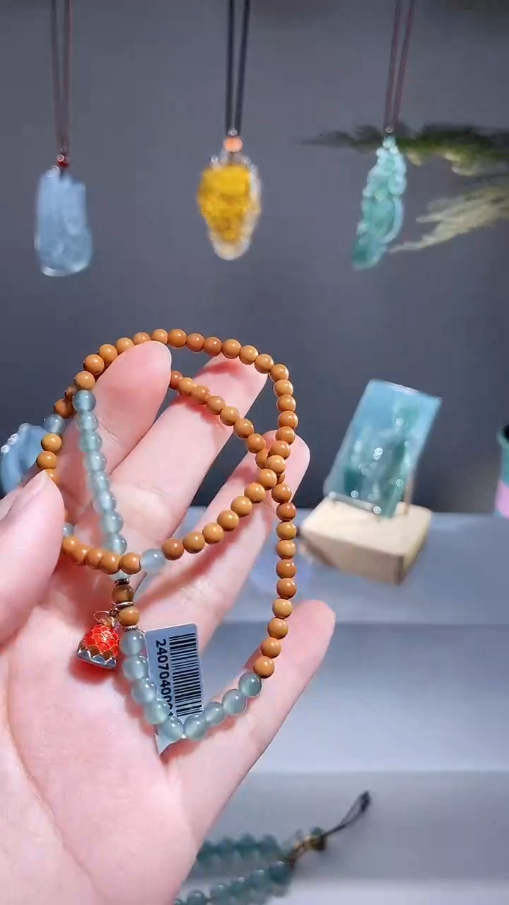 颈饰未镶嵌翡翠手串