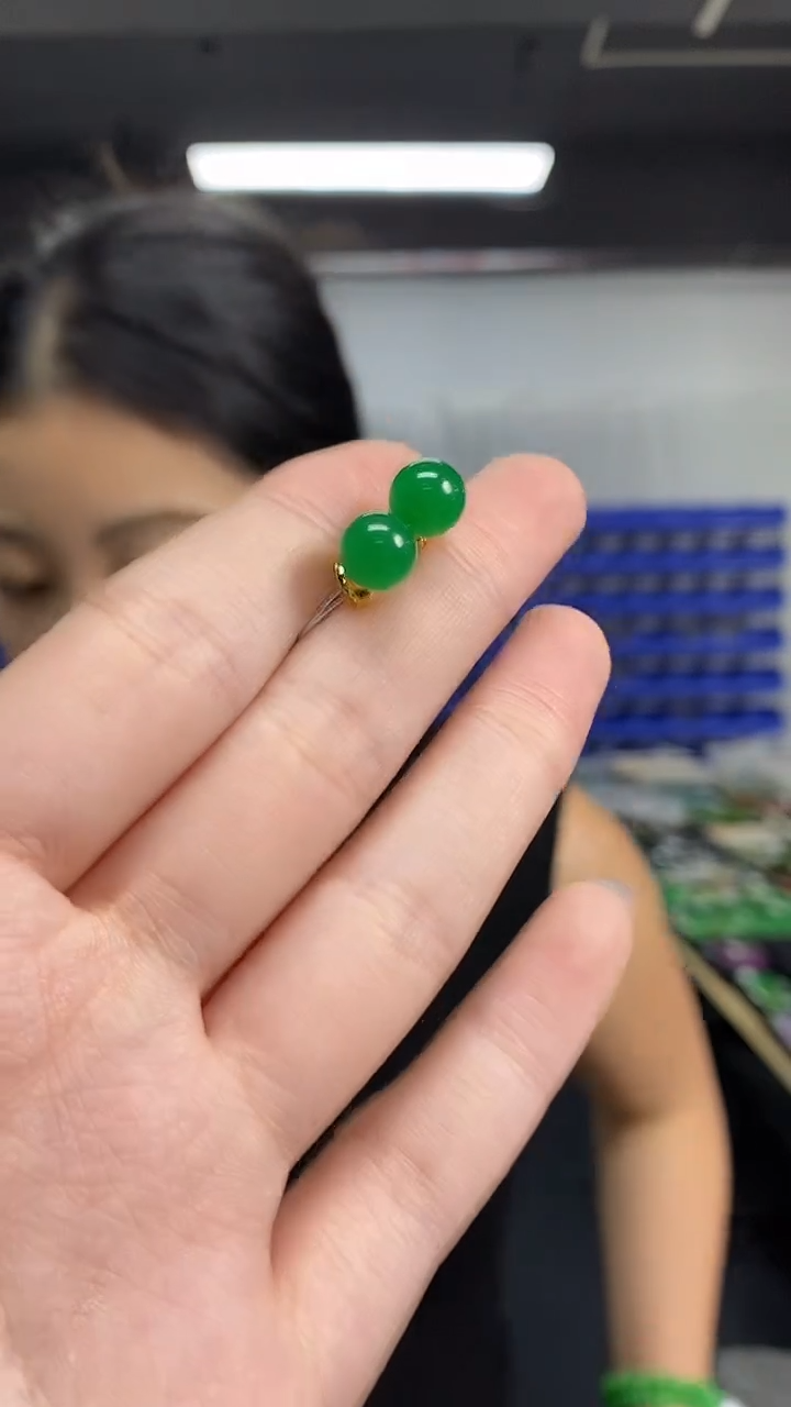 未镶嵌翡翠耳饰多样性发其一颜色微差