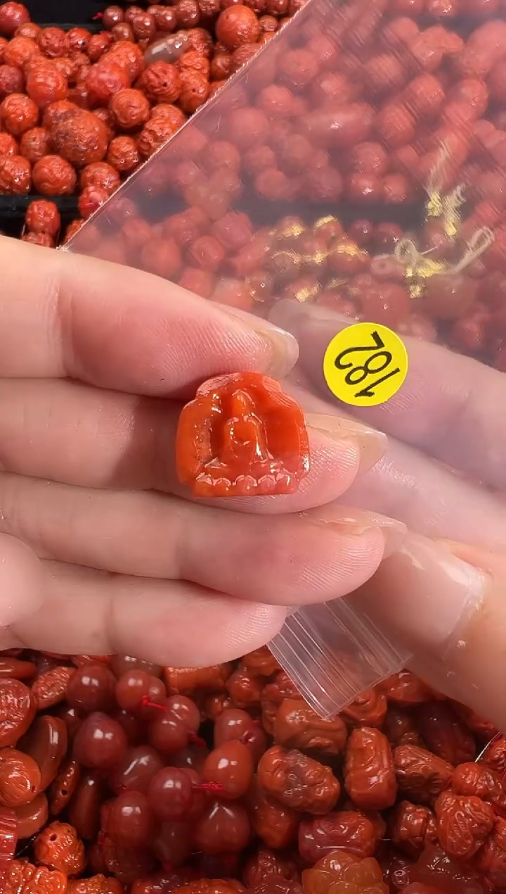 颈饰未镶嵌南红玛瑙1