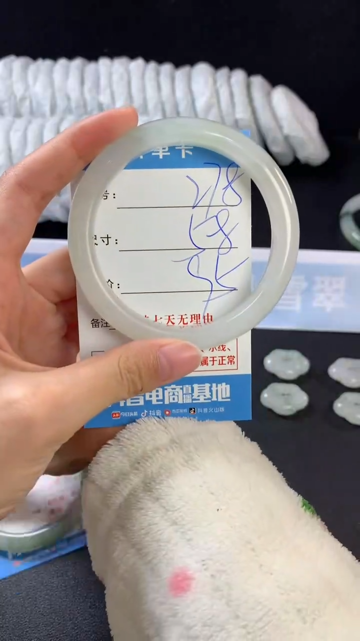 【闪购商品】石英质玉手镯未镶嵌278