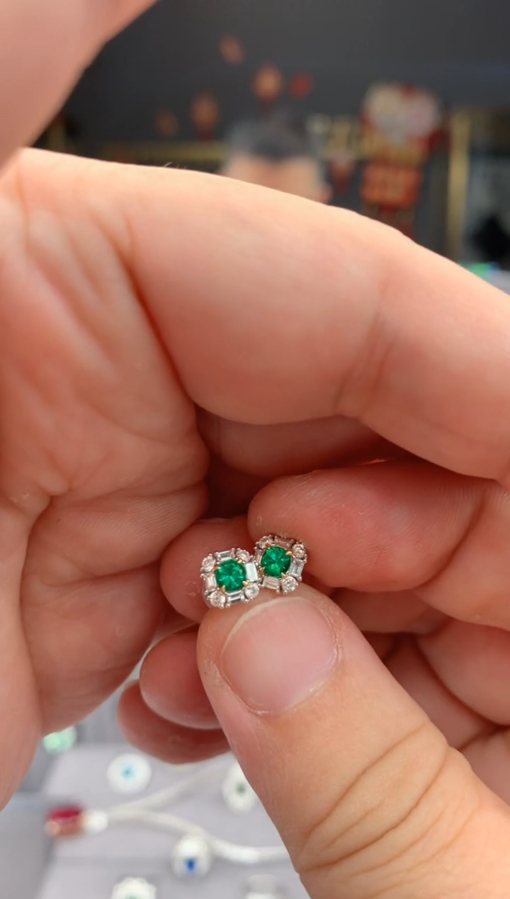 【闪购商品】祖母绿耳饰18K金镶嵌30分祖母绿耳钉