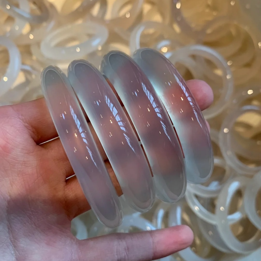 天然马达加斯加马料玛瑙手镯白冰白月光香槟金起玻璃底玉髓