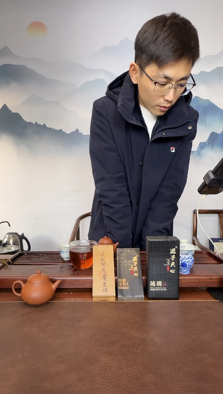 手工艺品琉璃大红袍