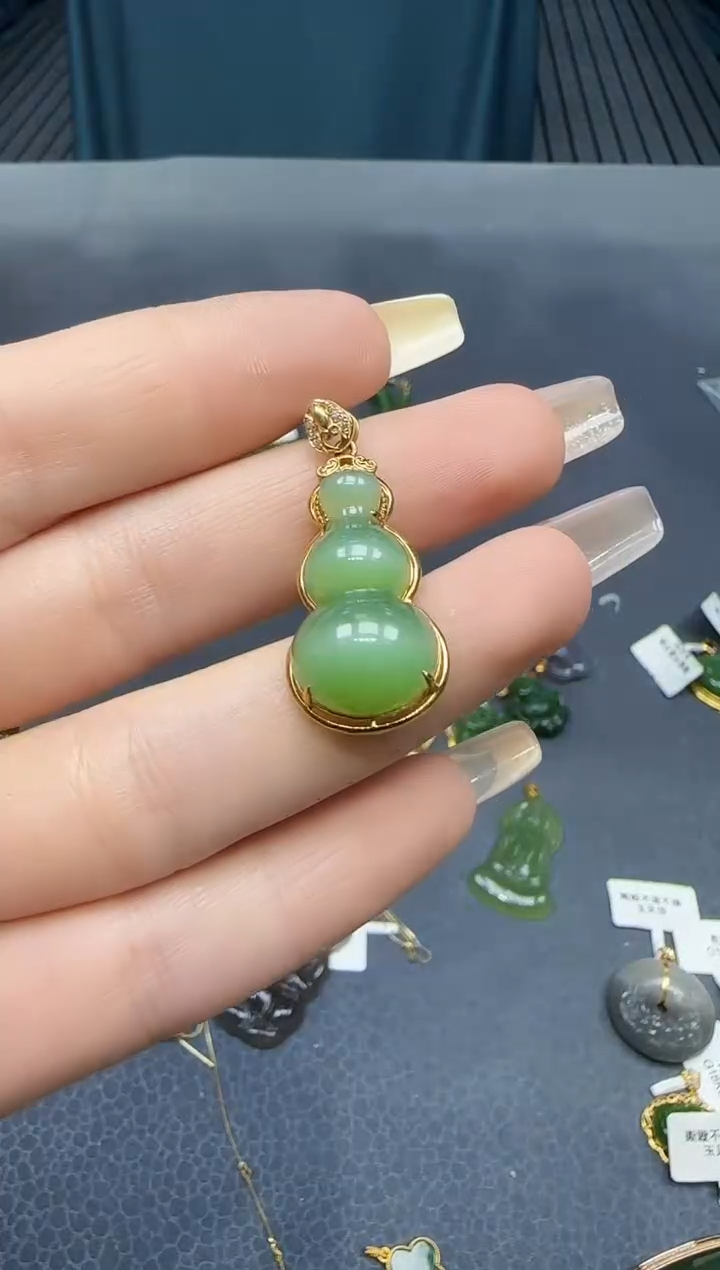 【闪购商品】和田玉挂件18K金镶嵌1