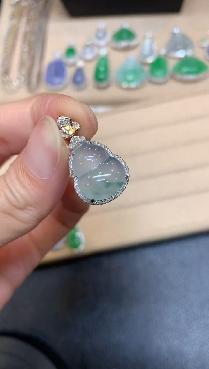 翡翠18K金镶嵌颈饰葫芦【无服务费