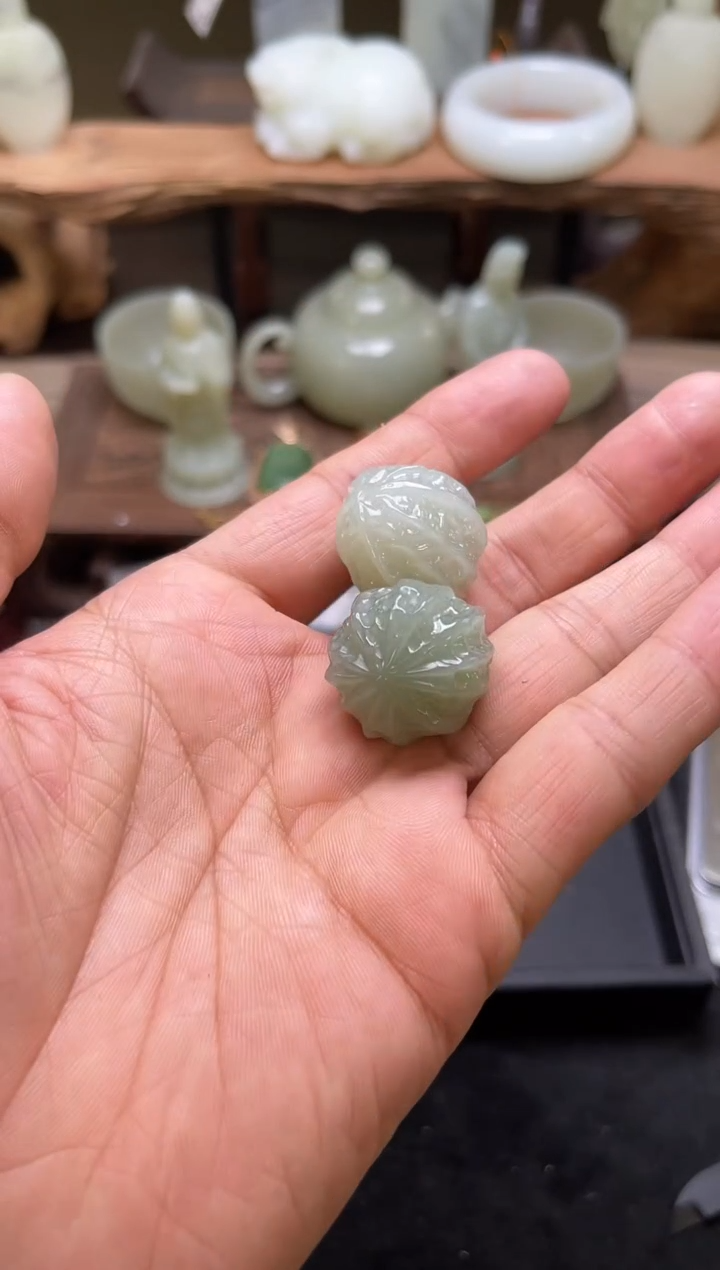 【闪购商品】和田玉手把件未镶嵌且末迪克兰核桃一对