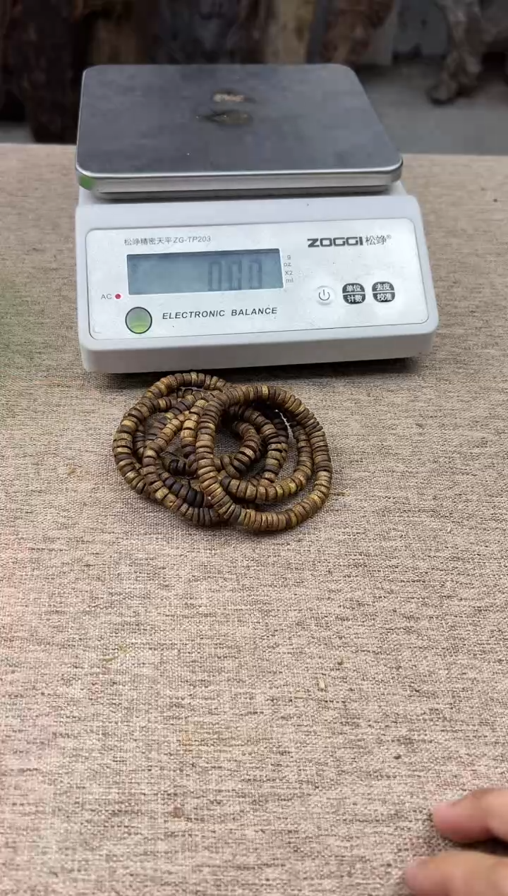 【闪购商品】沉香手串莺歌绿奇楠0.8厚片珠单圈多样性发一