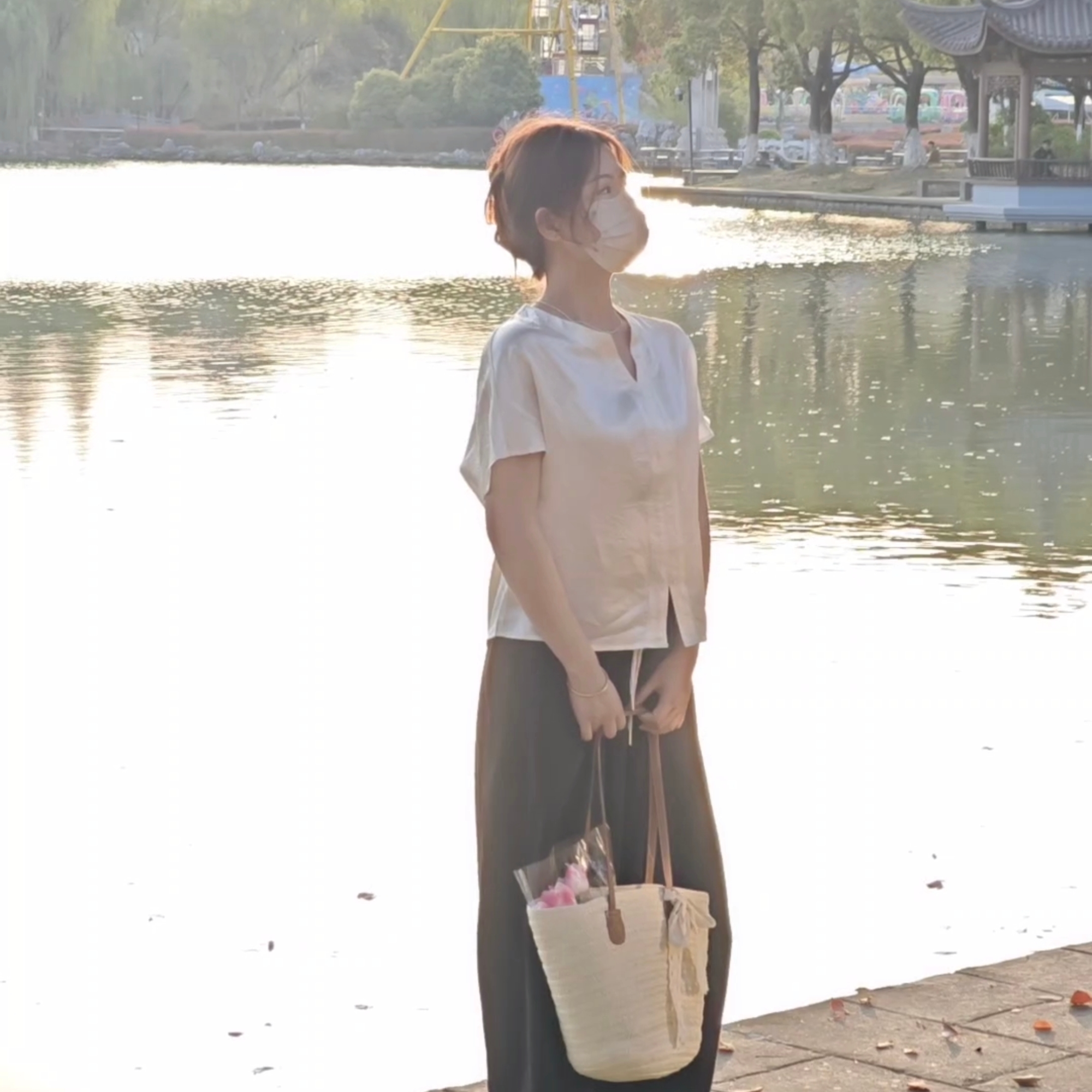 显瘦V领缎面小衫小众短袖衬衫女夏季小个子正肩上衣新款气质薄款