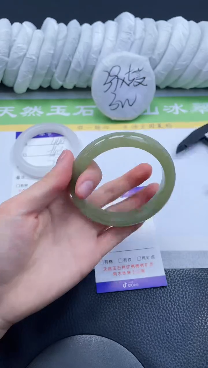 【闪购商品】石英质玉手镯未镶嵌A441-58+
