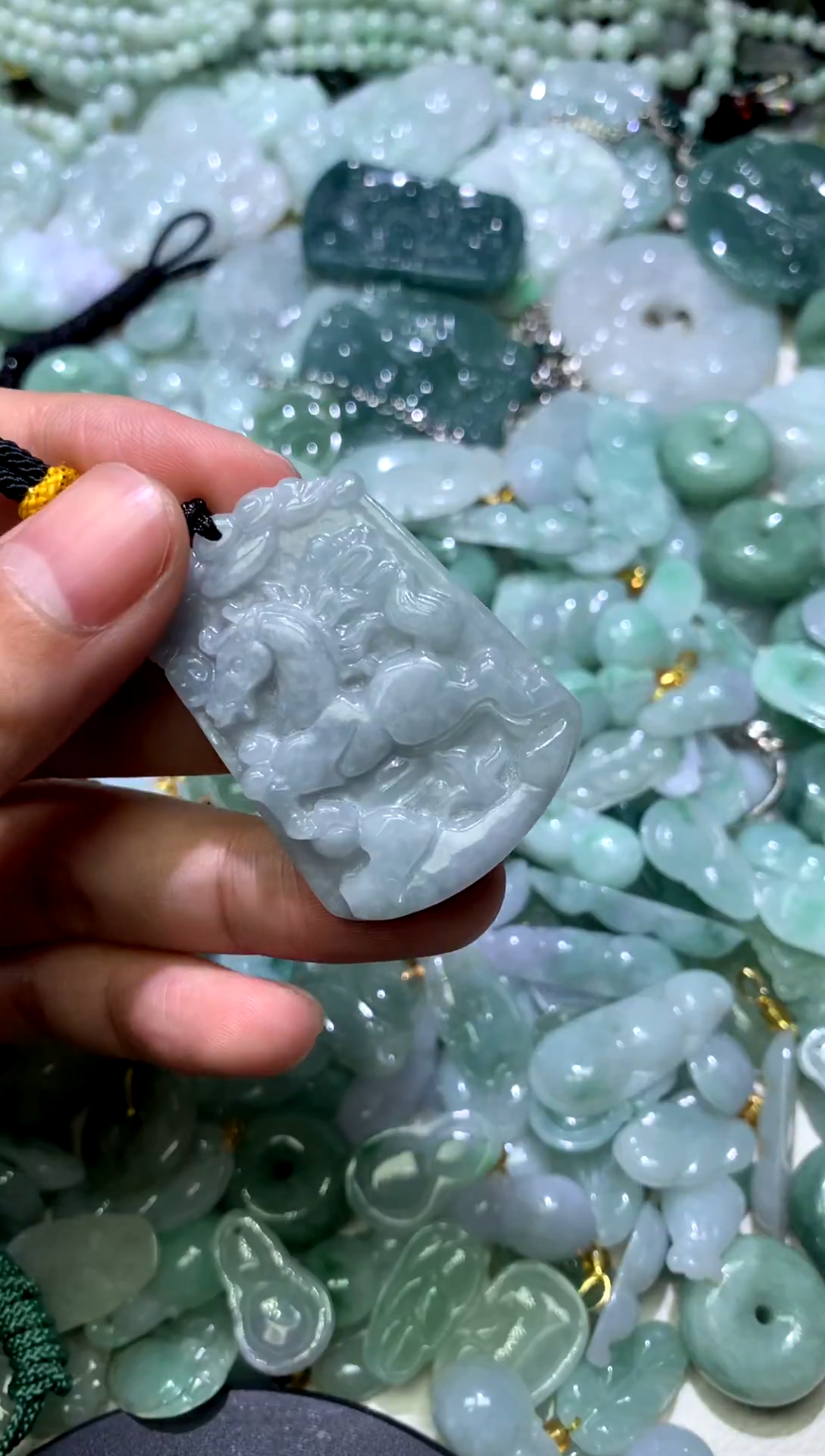 颈饰未镶嵌翡翠马牌