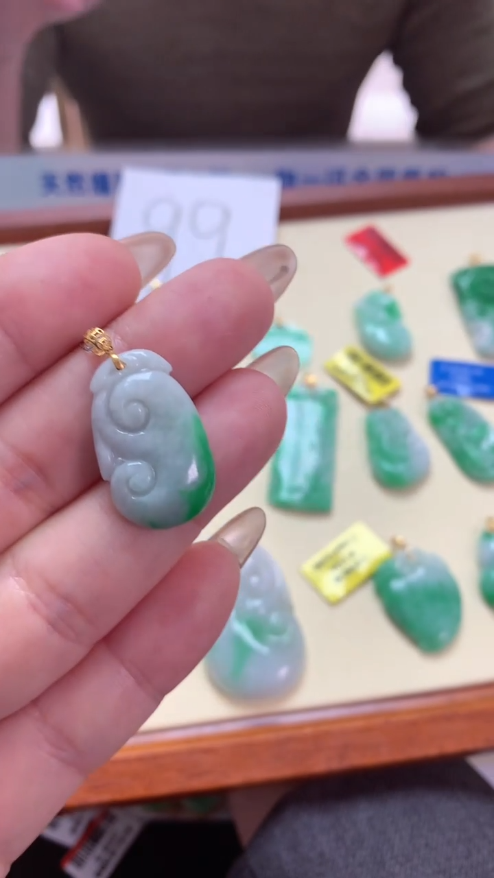 【闪购商品】翡翠吊坠(不含链)18K金镶嵌挂件