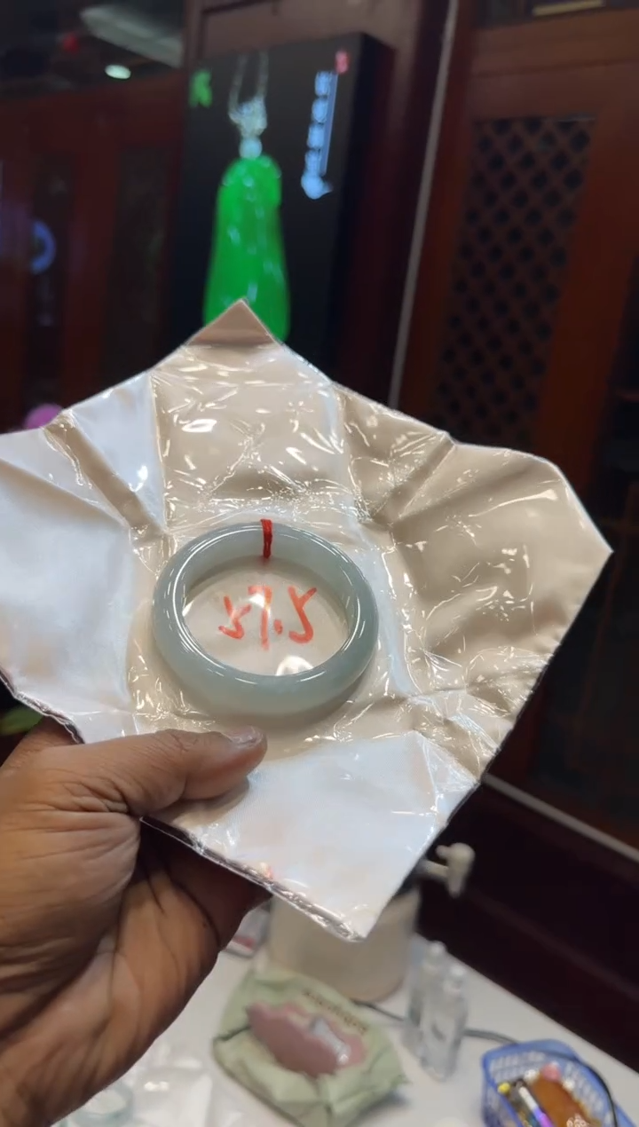 未镶嵌手镯翡翠手镯