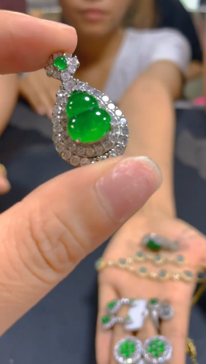 翡翠未镶嵌吊坠(赠链)0784172462多样性发一