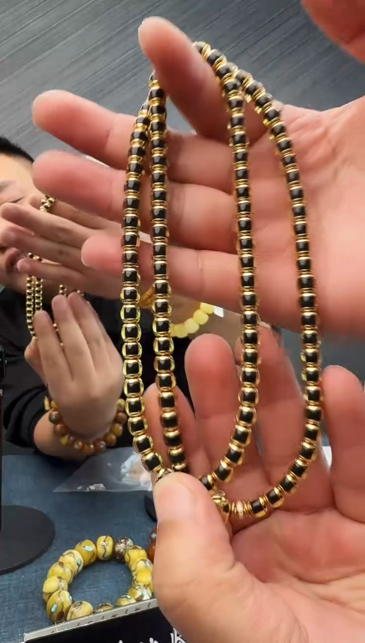 蜜蜡未镶嵌珠宝奇石假一罚十，多样性发其一