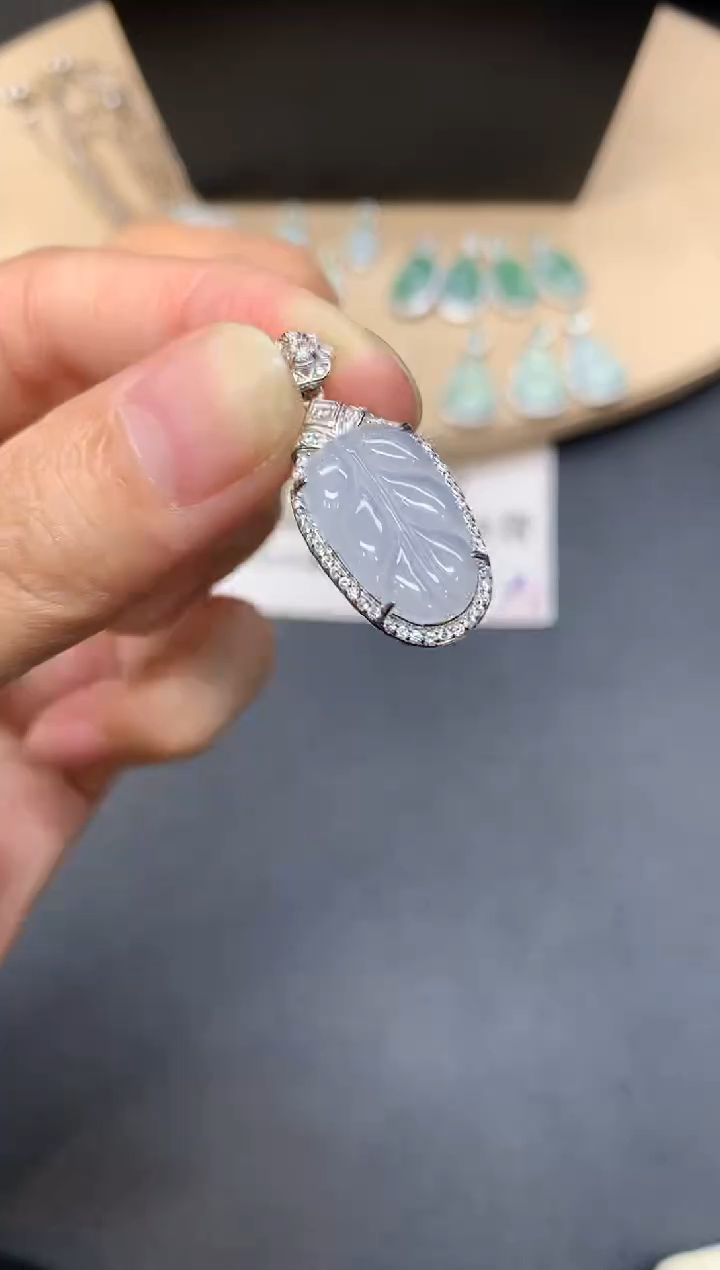 【闪购商品】翡翠吊坠(不含链)银S925镶嵌叶子【多样性发其一】