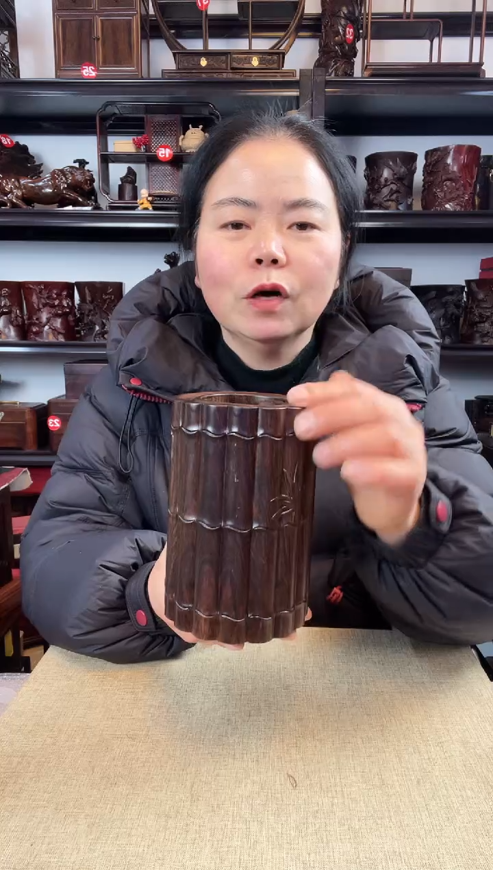 木老李红木工艺品竹节笔筒