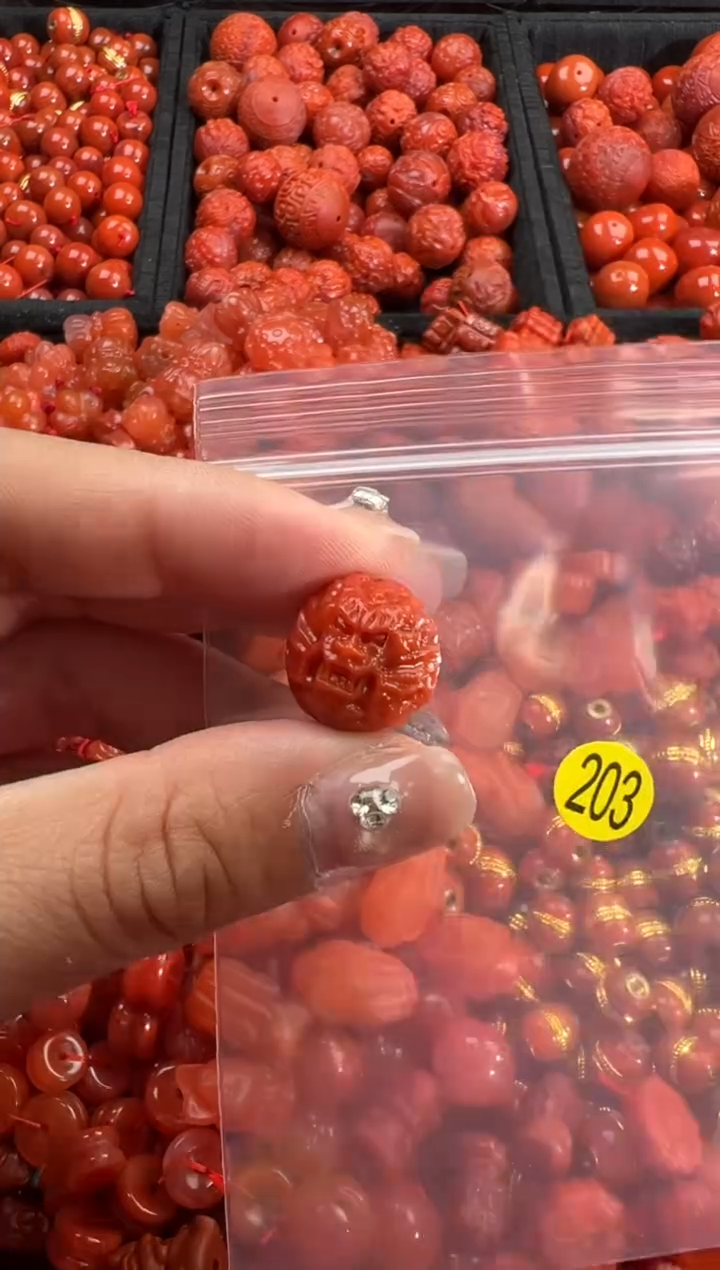 南红玛瑙未镶嵌颈饰1