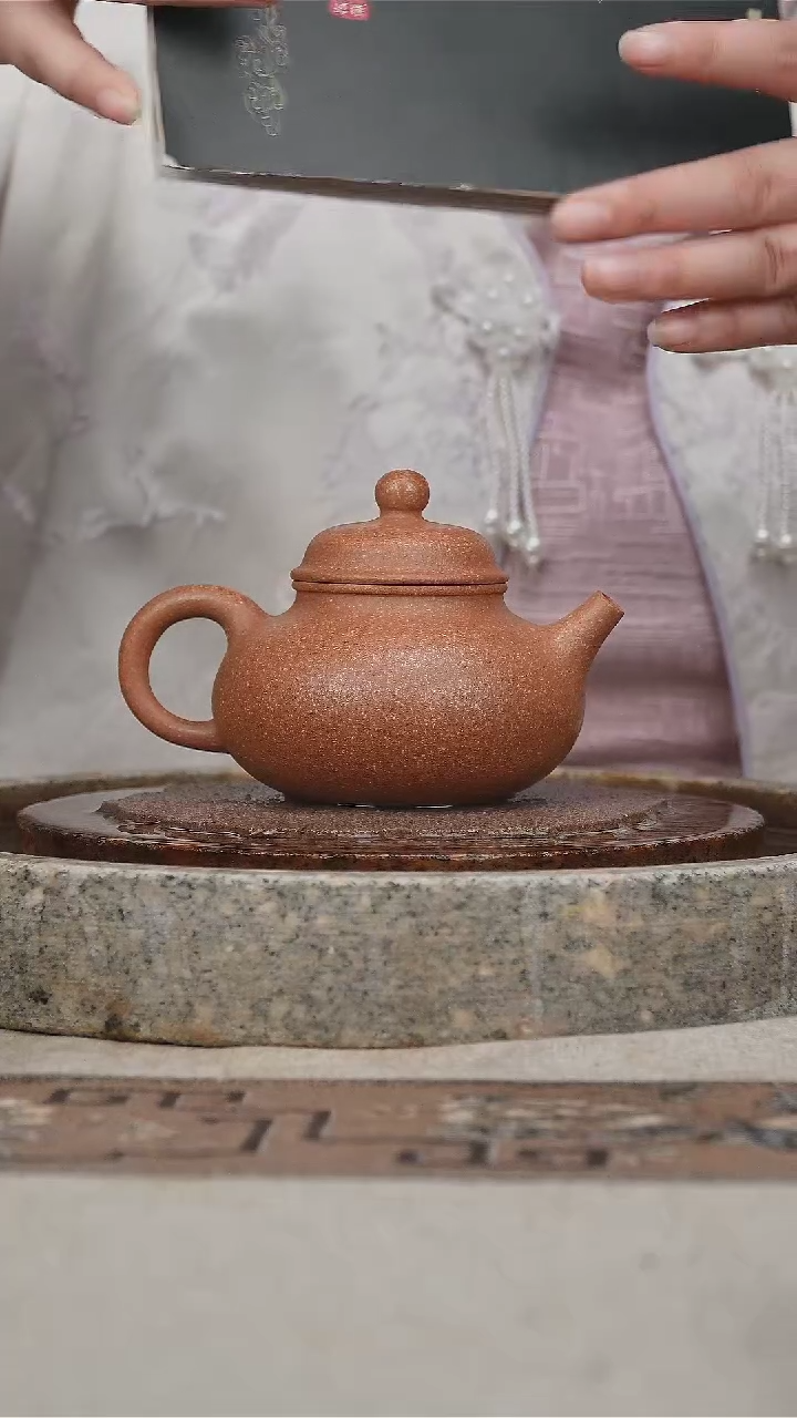 【闪购商品】紫砂茶壶冷金黄容天-240