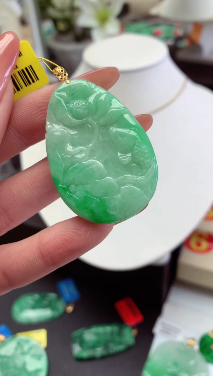 【闪购商品】翡翠吊坠(不含链)18K金镶嵌挂件