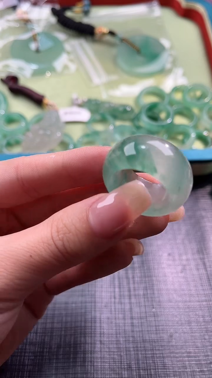 【闪购商品】石英质玉颈饰未镶嵌产地非洲翠100639060