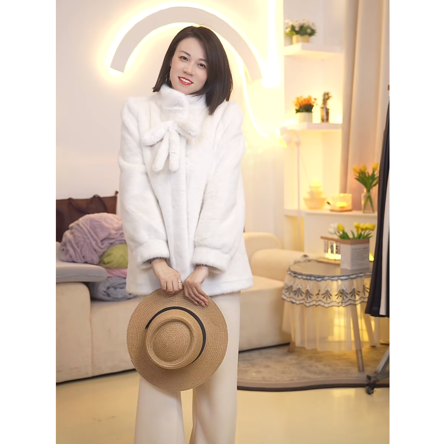 带蝴蝶结立领外套女冬季加厚高级感短款仿皮草皮毛一体外套  1243