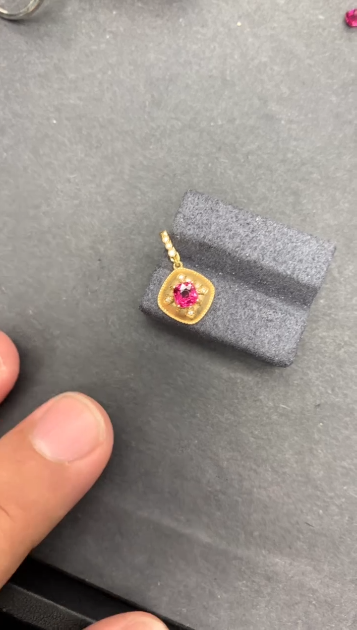 【闪购商品】尖晶石吊坠(不含链)18K金镶嵌吊坠