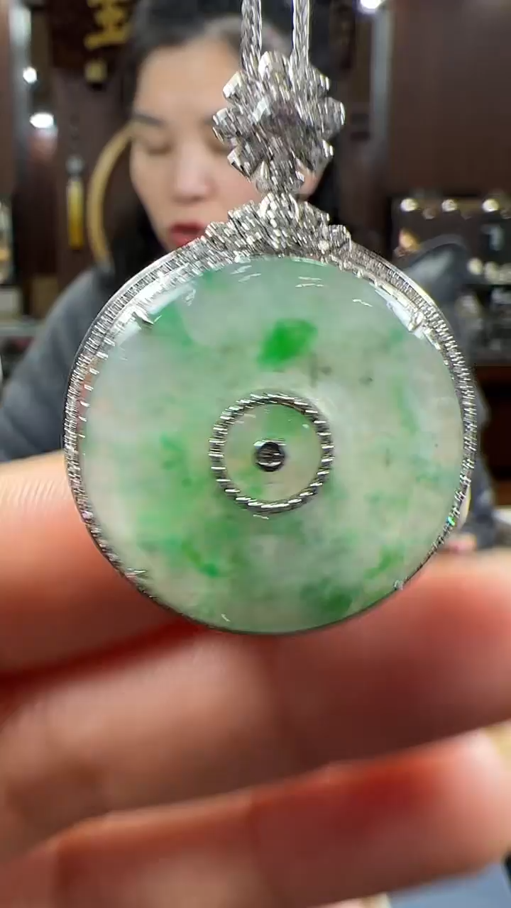 【闪购商品】翡翠挂件18K金镶嵌平安扣不含链有色点