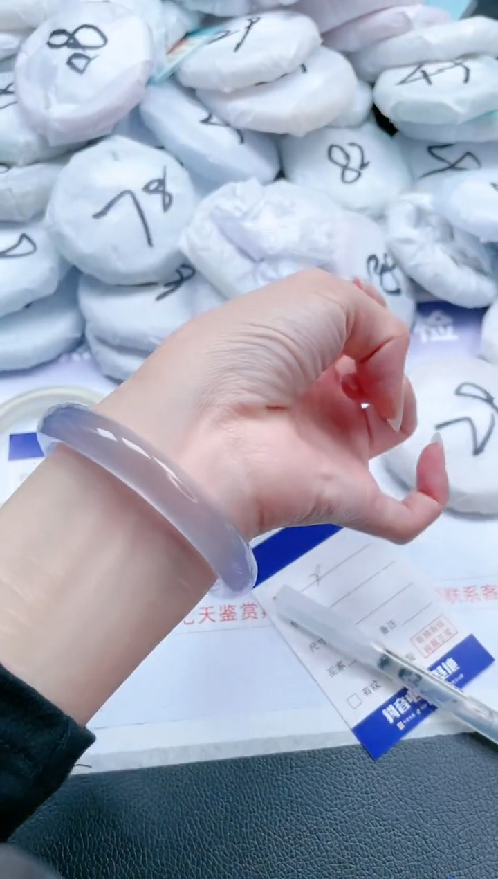 【闪购商品】石英质玉手镯未镶嵌22J28-58