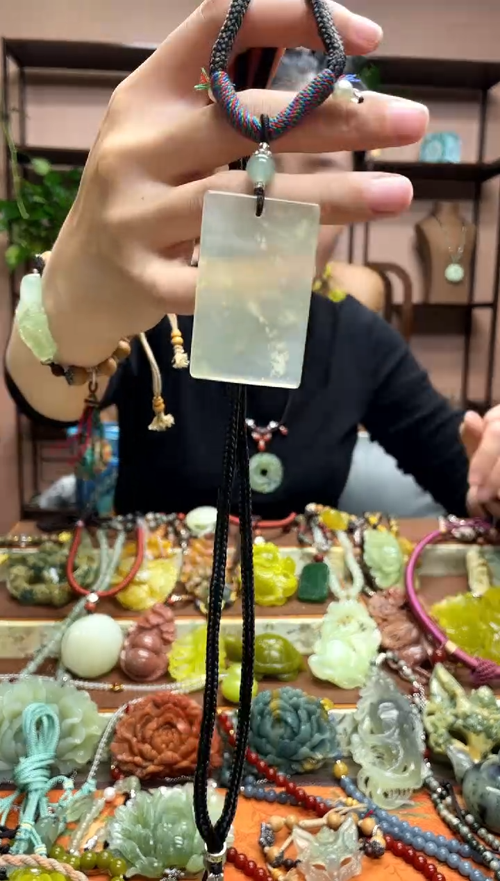 未镶嵌岫玉吊坠·1