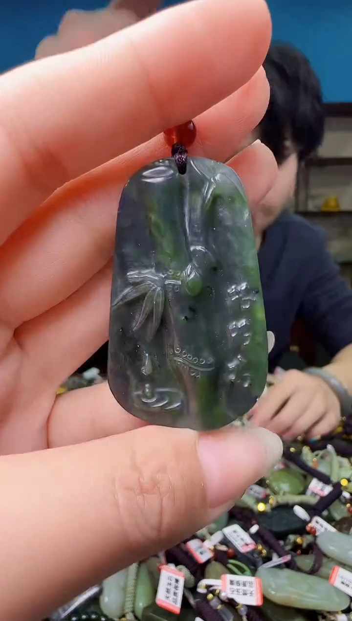 颈饰未镶嵌和田玉1
