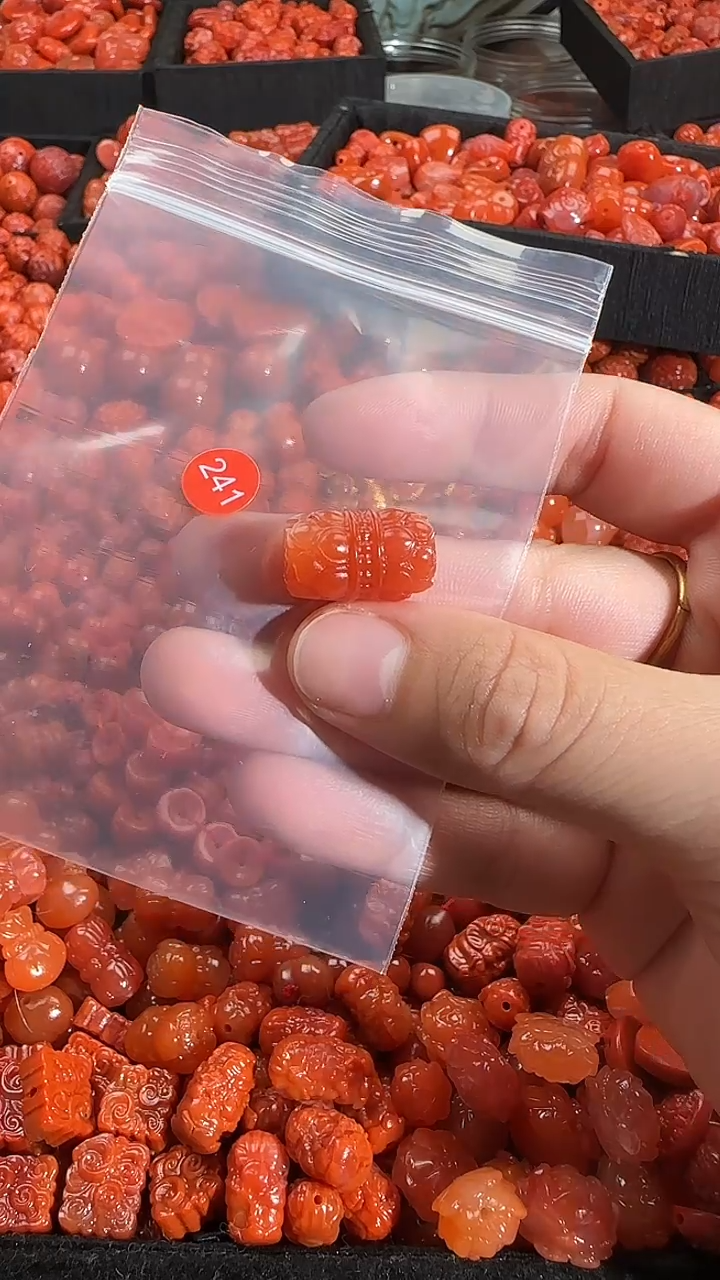 颈饰未镶嵌南红玛瑙1