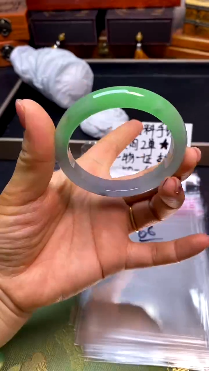 时尚女款缅料手镯 66